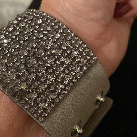 - HD Snap Bracelet Gray Taupe Bling Bracelet - Picture 4 of 6